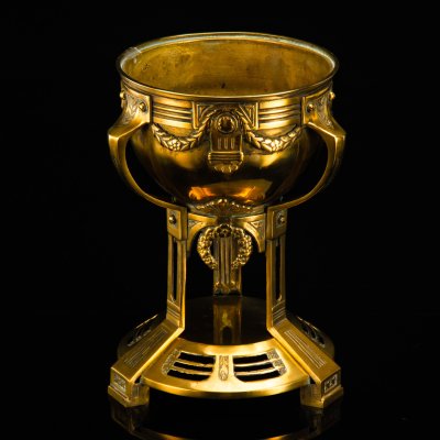 купить Кашпо для комнатных растений в виде кубка в стиле эклектики, металл, формовка, Западная Европа, 1900-1930 гг.