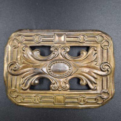 купить Пряжка женская поясная прямоугольной формы с растительным декором и медальоном, металл, штамповка, Российская империя, 1890-1915 гг.