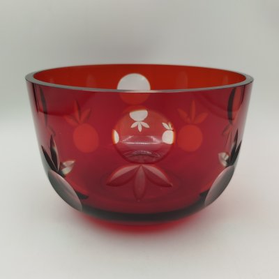 купить Салатник рубинового оттенка с декором в виде крупных ягод, стекло, алмазная грань, СССР, 1960-1990 гг.