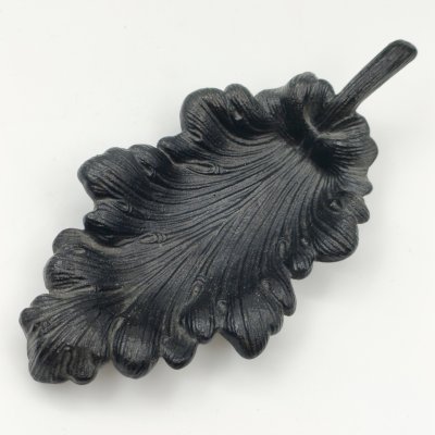 купить Пепельница "Дубовый лист", чугун, крашение, Каслинский чугунолитейный завод (Касли), СССР, 1970-1990 гг.