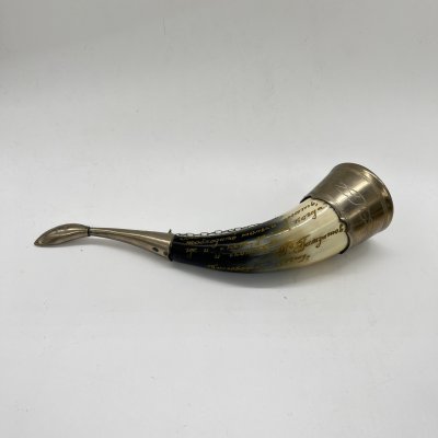 купить Рог изобилия (кубок для вина) миниатюрный с фигурным навершием и дарственной надписью, металл, рог, СССР, 1970 г.