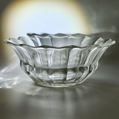 купить Салатник с декором в виде полос и волнистым краем, стекло, пресс, СССР, 1970-1990 гг.