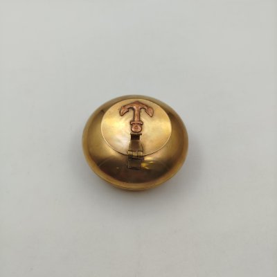 купить Пепельница (ручная, карманная) для моряка, украшенная морским якорем на крышке, латунь, медь, Западная Европа, 1970-1990 гг.