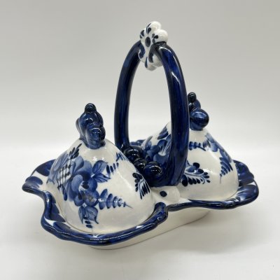 купить Менажница двухсекционная (масленка) с цветочным расписным декором, фарфор, роспись, Объединение «Гжель», СССР, 1992-2010 гг.