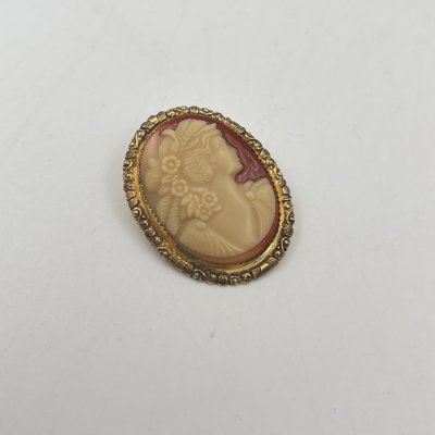 купить Брошь с женским профилем, металл, имитация камеи, Западная Европа, 1970-1990 гг.