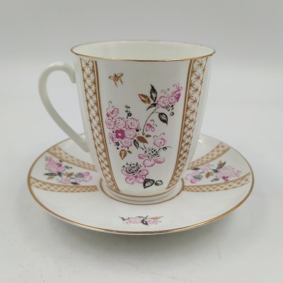 купить Кофейная пара "Яблоневый цвет", форма "Ветерок", автор формы Т.С. Линчевская, фарфор, деколь, золочение, Ленинградский фарфоровый завод (ЛФЗ), СССР, 1992-2001 гг.