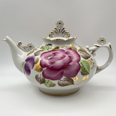 купить Чайник с цветочным декором и фигурным хватком (большой), фарфор, роспись, золочение, Ленинградский опытный завод (ЛОЗ), СССР, 1984-1991 гг.