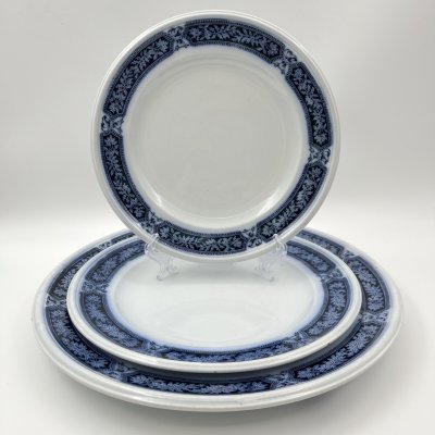 купить Набор из блюда и двух тарелок в бело-кобальтовой гамме с растительным декором, фаянс, деколь, Brown-Westhead, Moore & Co. (BMW & C), Великобритания, 1863 г.