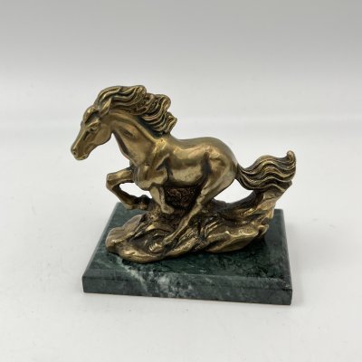 купить Статуэтка "Бегущий конь", бронза, змеевик, Российская Федерация, 2000-2020 гг.