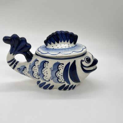купить Икорница (сахарница/чайница) "Рыба-кит" с расписным декором, фарфор, роспись, Объединение «Гжель», СССР, 1973-1984 гг.