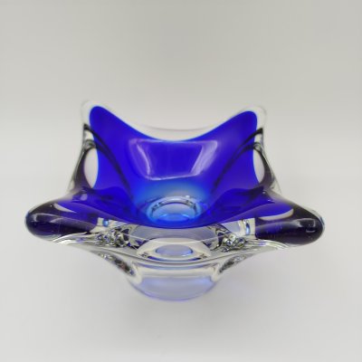 купить Ваза для мелочей (пепельница) оригинальной формы, стекло, двухцветное, гутная техника, Ливанский стекольный завод, Литва, 1970-1990 гг.