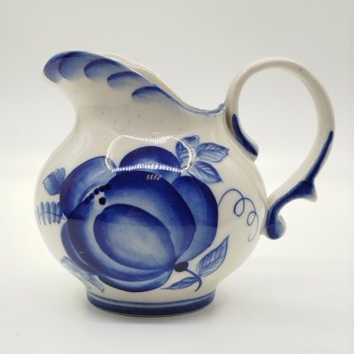 купить Сливочник (молочник) с цветочным декором, фарфор, роспись, Объединение «Гжель», СССР, 1972-1985 гг.