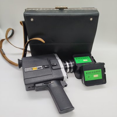 купить Кинокамера любительская «ЛОМО-214» в оригинальном кофре с 3 кассетами, металл, стекло, пластик, искусственная кожа, ЛОМО (Ленинградское оптико-механическое объединение), СССР, 1976-1990 гг.