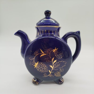 купить Чайник на ножках с растительным декором, фарфор, золочение, роспись, крытье, Турыгинский фарфоровый завод артели «Художественная керамика» (Гжель), СССР, 1950-1960 гг.