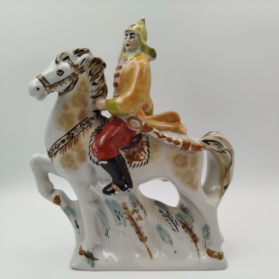 купить Статуэтка "Красный витязь" ("Красноармеец", "Буденовец"), автор М. А. Моцак, фарфор, роспись, люстр, Полонский завод художественной керамики (Полонное ЗХК), Украина, 1980-2000 гг., фарфор, роспись, люстр, Полонский завод художественной керамики (Полонное ЗХК), Украина, 1980-2000 гг.