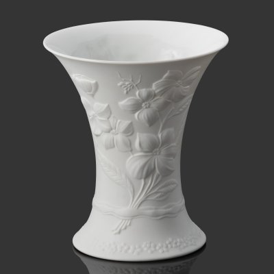 купить Ваза белого цвета, украшенная рельефным цветочным декором, дизайнер Manfred Frey, фарфор, Alka-Kunst Alboth & Kaiser Bavaria, Германия, 1990-2001 гг.