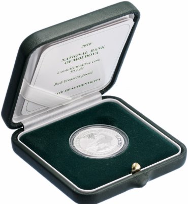 купить Молдова 50 лей 2016 "Краснозобая казарка" в капсуле и футляре с сертификатом