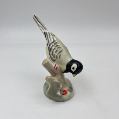 купить Статуэтка "Синичка с божьей коровкой", фарфор, роспись, Городницкий фарфоровый завод, СССР, 1950-1970 гг.