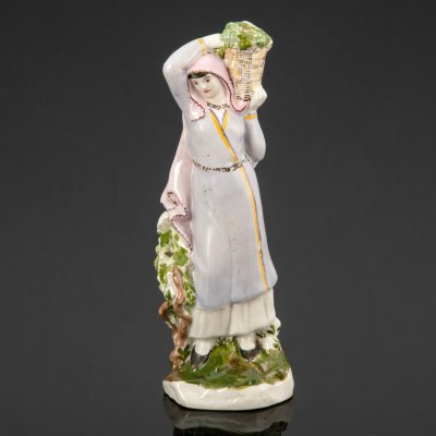 купить Статуэтка "Грузинка с корзиной фруктов" из серии "Урожай", фарфор, роспись, золочение, Ленинградский фарфоровый завод (ЛФЗ), скульптор Н.Я. Данько, СССР, 1930-1940 гг.