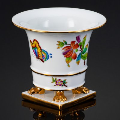купить Ваза-кратер на зооморфном основании в виде лап и цветочным узором, серия “Victoria avec Bord en Or” (VBO), фарфор, роспись, золочение, Herend (Херенд), Венгрия, 1970-1990 гг.