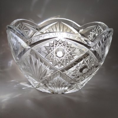 купить Конфетница с фигурным краем и резным декором, хрусталь, алмазная грань, СССР, 1970-1990 гг.