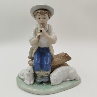 купить Статуэтка "Пастушок с овцами", фарфор, роспись, NAO Porcelain, Испания, 1987 г.