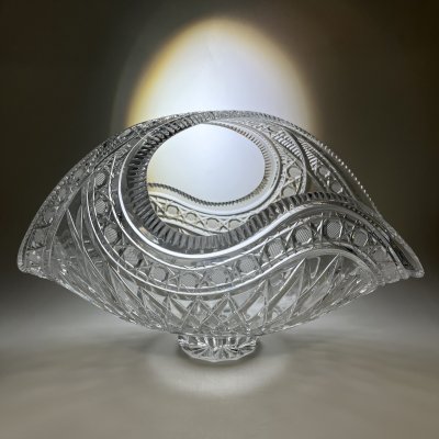 купить Ваза (конфетница/фруктовница) в форме корзинки "Золушка", хрусталь, Дятьковский хрустальный завод, СССР, 1980-1990 гг.