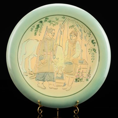 купить Декоративное настенное блюдо "Возвращение солдата домой", керамика, роспись, глазурь, Львовская керамико-скульптурная фабрика (ЛКСФ), СССР, 1970-1980 гг.