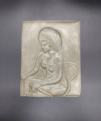 купить Настенное панно "Девушка на стуле", Petkovic (?), металл, чеканка, Западная Европа, 1970-1990 гг.