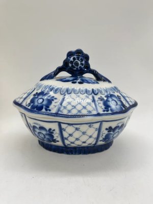 купить Икорница с расписным цветочным декором, Гжель, фарфор, роспись, Россия, 1990-2010 гг.