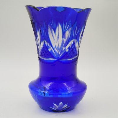 купить Ваза для цветов кобальтового оттенка с растительным декором, стекло, резьба, СССР, 1960-1980 гг.