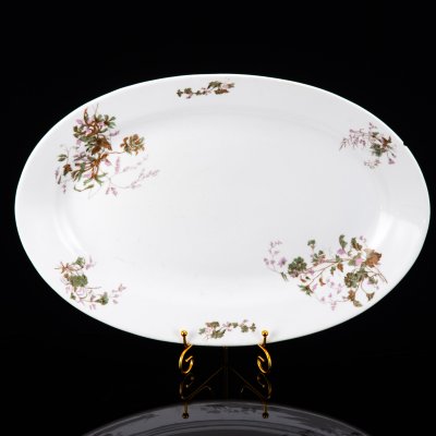 купить Блюдо сервировочное, овальной формы, украшенное цветочным декором, фарфор, деколь, Фарфоровый завод братьев Корниловых, Российская империя, 1914-1917 гг.