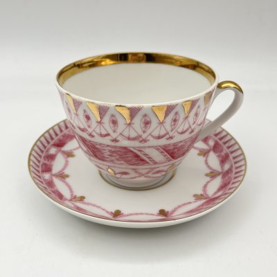 купить Чайная пара, украшена цветочными гирляндами, фарфор, деколь с дорисовкой, золочение, Ленинградский фарфоровый завод (ЛФЗ), СССР, 1970-1986 гг.