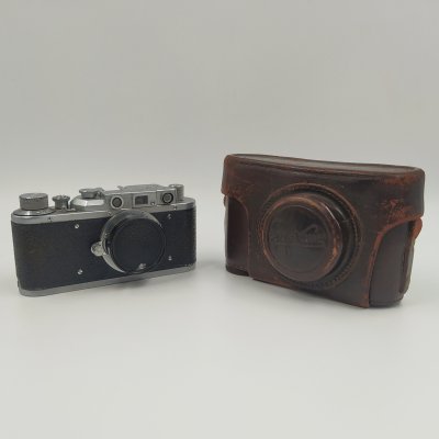купить Фотоаппарат "Зоркий" с объективом "Индустар-22", металл, стекло, пластик, кожа, Красногорский механический завод (КМЗ), СССР, 1948-1956 гг.