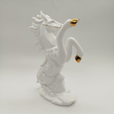 купить Статуэтка "Конь на дыбах", фарфор, золочение, Европа, 1980-2000 гг.