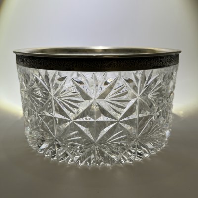 купить Конфетница, украшенная геометрическим декором и металлической оплеткой, хрусталь, мельхиор, Московский завод ювелирных и металлических изделий (МЮЗ), СССР, 1970-1990 гг.