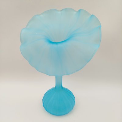 купить Ваза нежно-голубого оттенка в виде цветка орхидеи, Leonardo (?), стекло, матирование, Западная Европа, 1990-2010 гг.