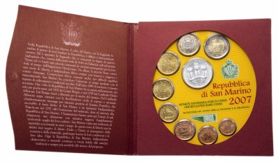 купить Сан-Марино годовой набор евро 2007 (9 монет в официальном буклете, включая серебряные 5 евро "Равные Возможности")