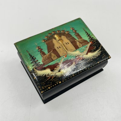 купить Шкатулка лаковая "Север" (о. Кижи) миниатюрная, автор К. С., с. Холуй, папье-маше, роспись, СССР, 1970-1990 гг.