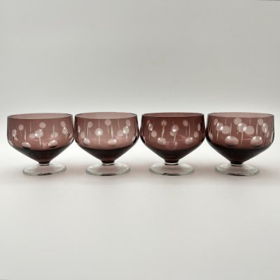 купить Набор бокалов для ликера/десертного вина марганцевого цвета на 4 персоны, стекло, резьба, Борисовский хрустальный завод им. Ф.Э. Дзержинского, СССР, 1970-1990 гг.