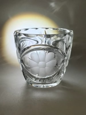 купить Конфетница с резным цветочным декором, стекло, алмазная грань, матирование, Россия, 2000-2010 гг.