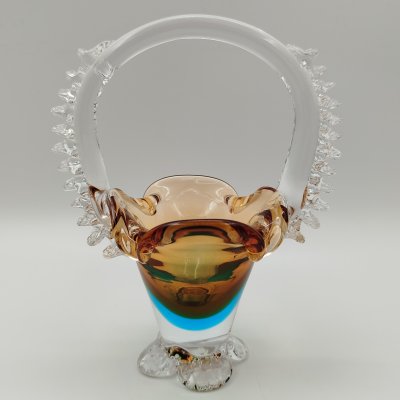 купить Конфетница в форме корзиночки с фигурной ручкой, стекло, гутная техника, Стекольный завод «Красный май», СССР, 1970-1990 гг.