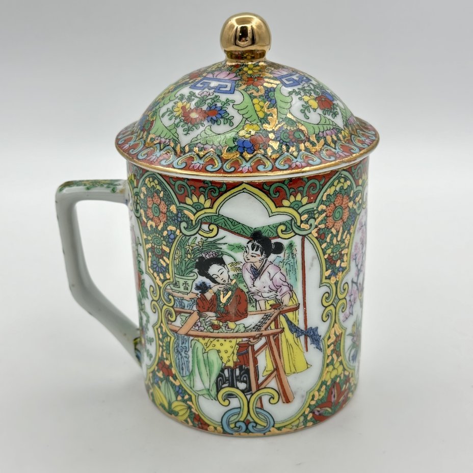 Заварочная кружка (бокал) с крышкой, украшенная сценкой красавиц в саду ...