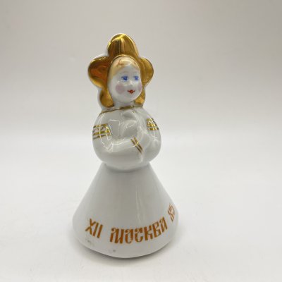 купить Статуэтка фестивальная "Катюша с голубем" (XII-Москва-85), фарфор, роспись, золочение, Дмитровский фарфоровый завод (ДФЗ Вербилки), СССР, 1985 г.