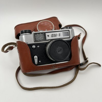 купить Фотоаппарат "ФЭД-5" с объективом "Индустар-61 Л/Д" в оригинальном кофре, металл, пластик, стекло, кожа, Харьковский машиностроительный завод им. Дзержинского (ФЭД), СССР, 1977-1990 гг.