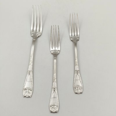 купить Набор из 3 вилок со стилизованным зооморфным изображением (в подборе), металл, серебрение, Fraget (Фабрика серебряных и плакированных изделий Иосифа Фраже), Российская империя, 1915-1917 гг.