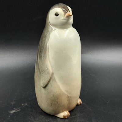 купить Статуэтка "Пингвин", скульптор П.П. Веселов, фарфор, роспись, аэрография, Ленинградский фарфоровый завод (ЛФЗ), СССР, 1970-1992 гг.