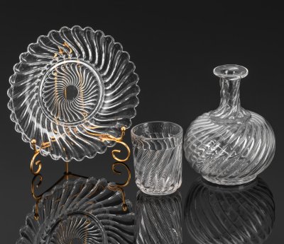 купить Прибор для воды (графин со стаканом на подносе), "Schmid Verreries", Лотарингия, стекло, пресс, Франция, 1884-1908 гг.