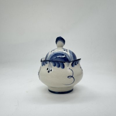 купить Солонка с крышкой и растительными узорами, фарфор, роспись, Гжельский фарфоровый завод, СССР, 1972-1986 гг.