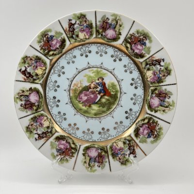 купить Тарелка, украшенная изображением галантных сцен, фарфор, деколь, золочение, Западная Европа, 1970-1990 гг.